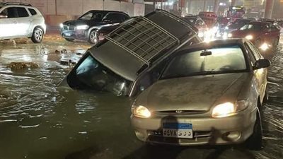 جهاز القاهرة الجديدة يكشف سبب سقوط سيارتين في هبوط أرضي بشارع التسعين بالتجمع