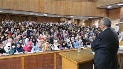 سائق أوبر بدرجة بروفيسور.. مرتبات أساتذة الجامعات «فيها إنَّ».. بعضهم يبحث عن «حياة كريمة» بالعمل قائدا للسيارات لتدبير الحد الأدنى من المتطلبات.. ويواجهون ظروفًا اقتصادية صعبة