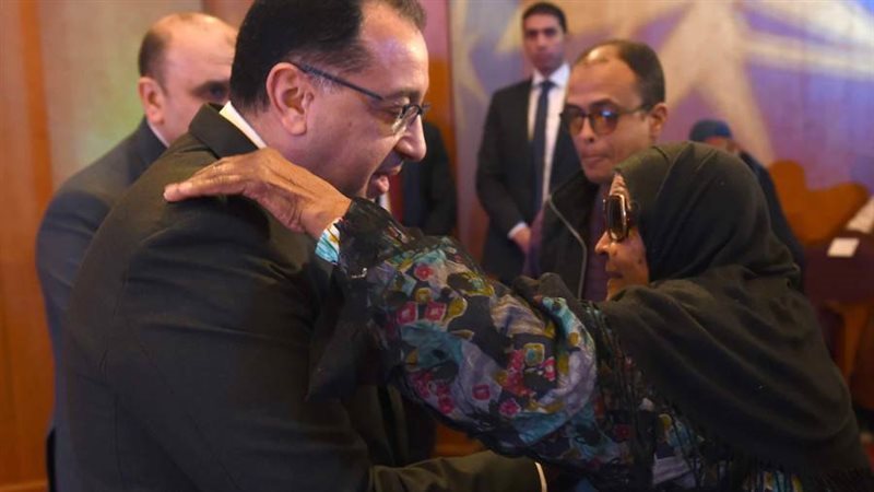 رئيس الوزراء يشهد