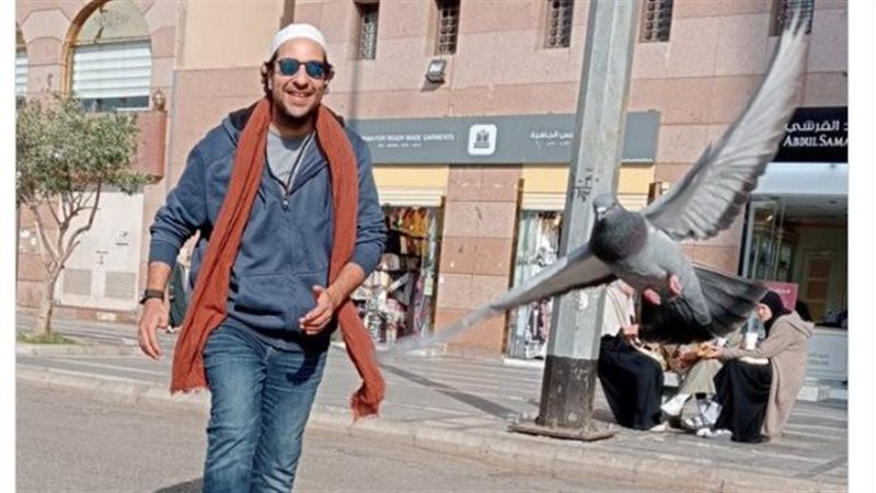 الفنان أحمد أمين،
