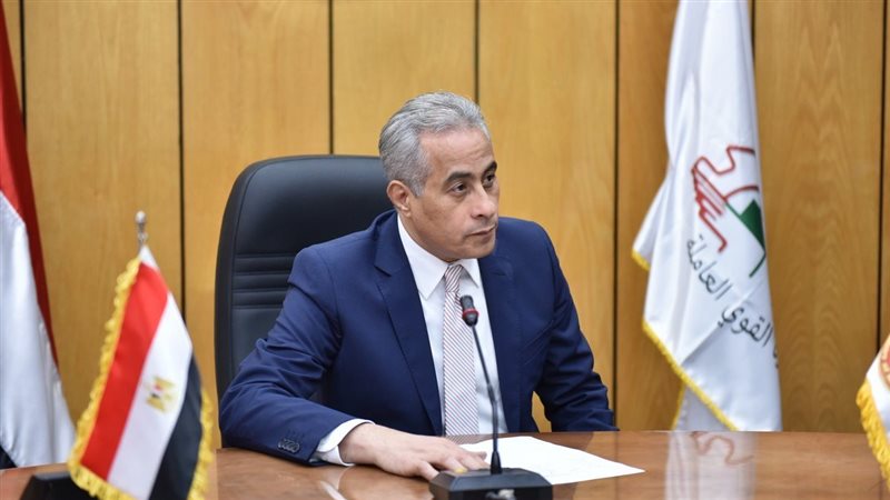 حسن شحاتة وزير القوى