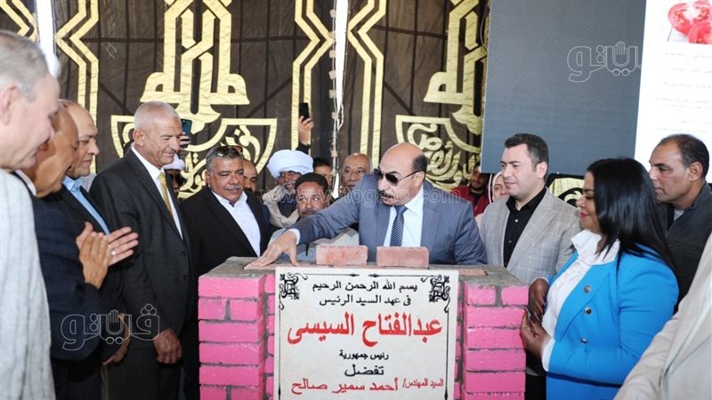 محافظ أسوان ووفد