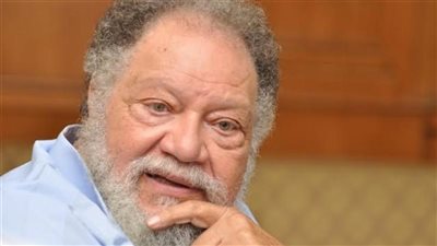 أول تعليق من يحيى الفخراني على صورة أثارت الجدل حول حالته الصحية: أنا بخير