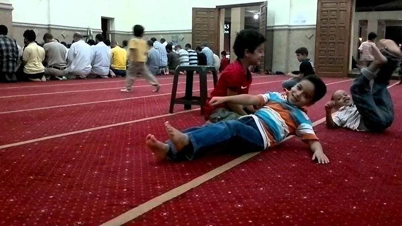 حكم اصطحاب الأطفال