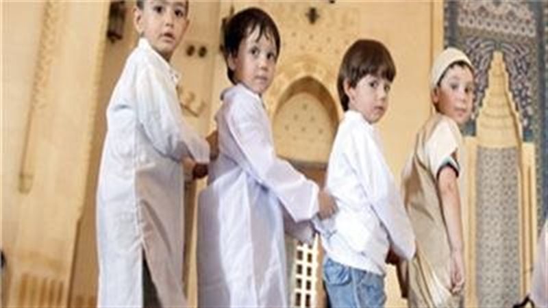 حكم اصطحاب الاطفال