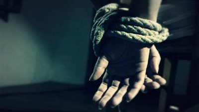 5 شباب يختطفون ابن عمهم ويعذبونه ليعترف بجريمة زنا بمطروح