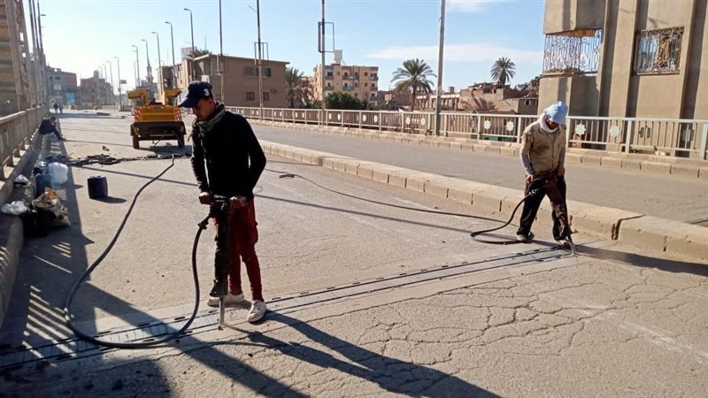 أعمال الصيانة بكوبرى