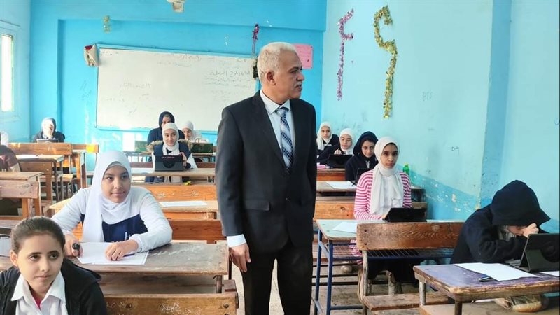 تفقد امتحانات الصف