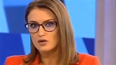 موقف محرج لمذيعة بسبب 