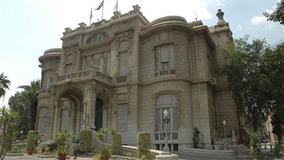 بيان عاجل من جامعة عين شمس بسبب سؤال أغنية ويجز بكلية الألسن