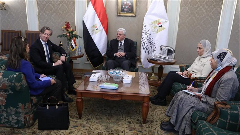 الدكتور أيمن عاشور