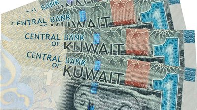 سعر الدينار الكويتي مقابل الجنيه في أول يوم عمل للبنوك بعد قرار البنك المركزي برفع سعر الفائدة