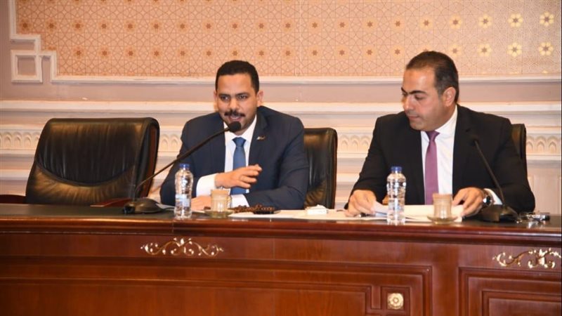 اجتماع مناقشة قانون