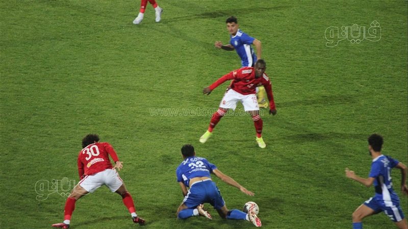 الأهلي يتأهل لنهائي