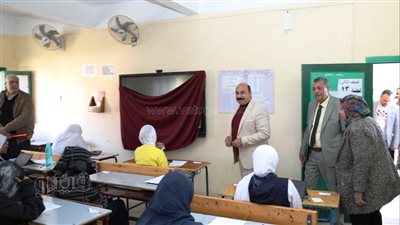 محافظ أسوان يتفقد لجان امتحانات الشهادة الإعدادية (صور)