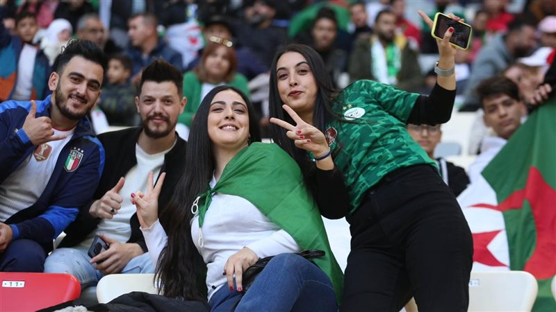 حسناوات الجزائر يدعمن