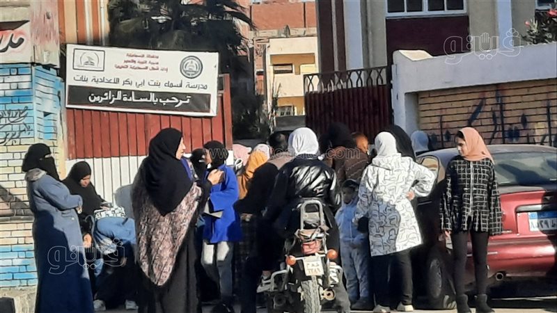  توافد الطلاب على