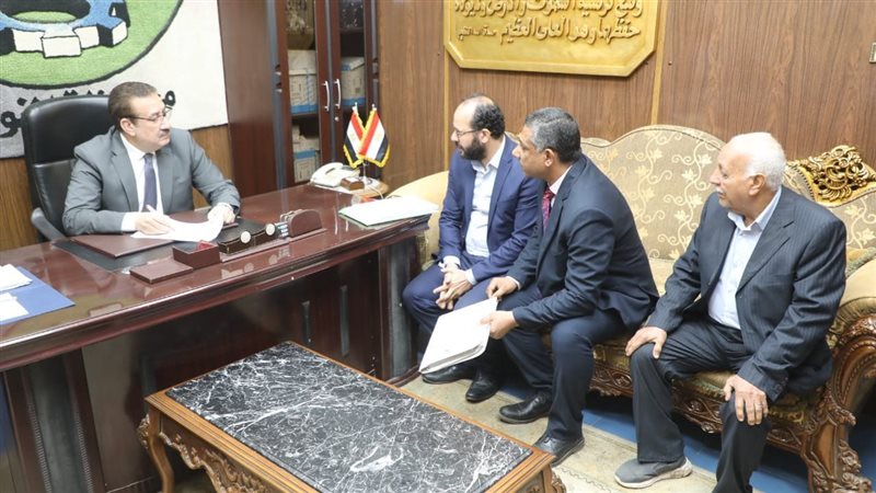 محافظ المنوفية خلال