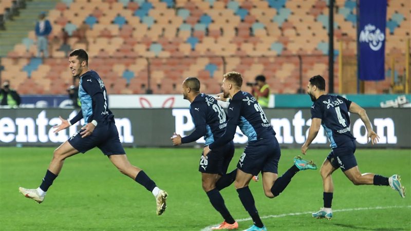 قائمة بيراميدز امام