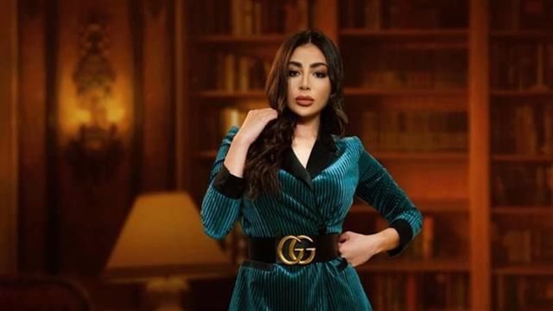 بطلة مسلسل أقل من