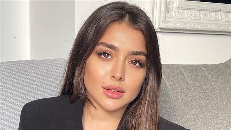 بطلة مسلسل أقل من