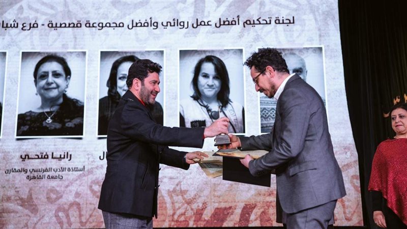 خلال تسلم الجائزة،
