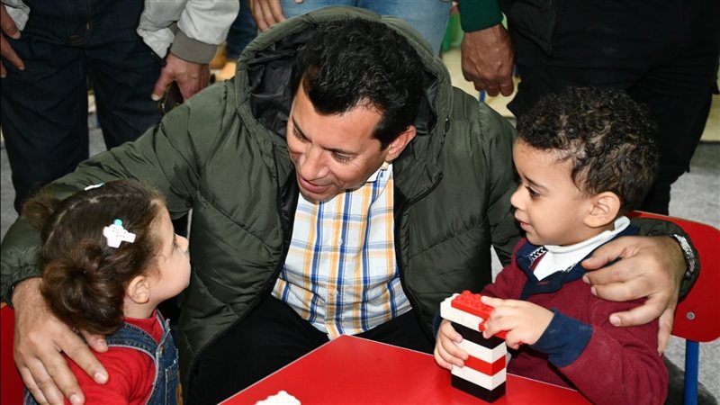أشرف صبحي يتفقد مراكز