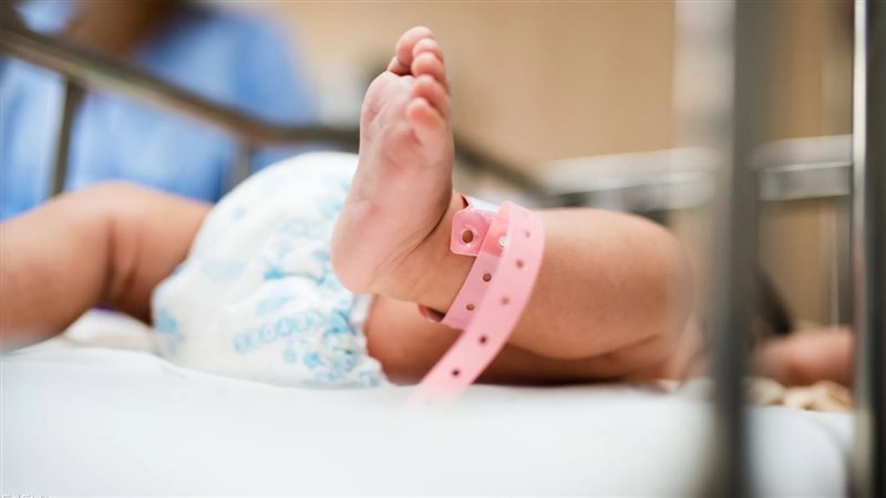 رضيع حديث الولادة،