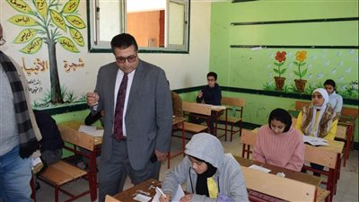 طلاب الشهادة الإعدادية بجنوب سيناء يواصلون امتحانات الفصل الدراسي الأول