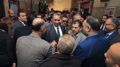 وصول عبد الحليم علام وهيئة الدفاع عن محامي مطروح إلى المحكمة (صور)