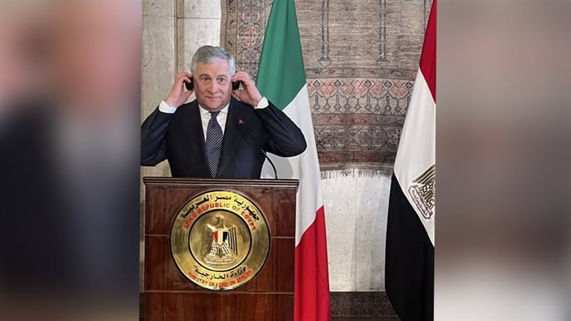  وزير الخارجية ونظيرة