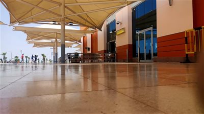 تعاون بين المصرية للمطارات وشركة شنايدر العالمية لاستخدام الطاقة الجديدة