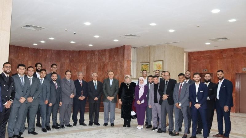 محافظ الشرقية بالمعهد