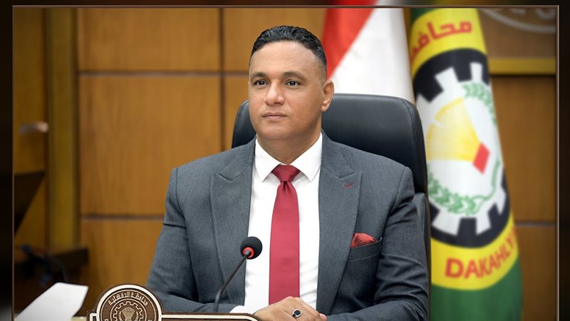 الدكتور ايمن مختار