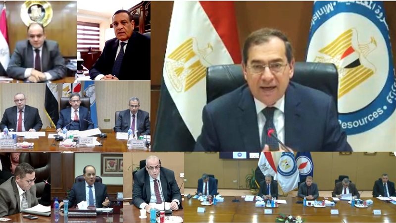 الملا خلال اجتماع