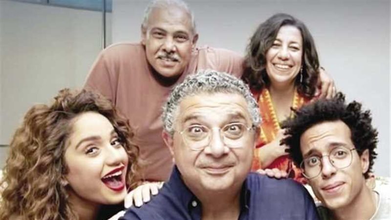 أبطال موضوع عائلي