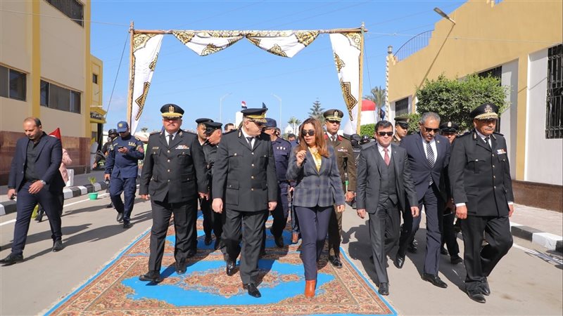 محافظ دمياط تحتفل