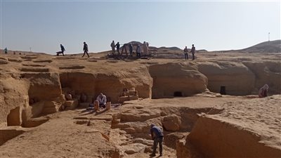 السياحة والآثار تكشف حقيقة وجود آلة حفر بمنطقة سقارة 