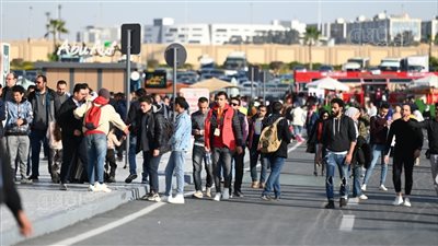 تزايد أعداد جمهور معرض القاهرة للكتاب في أول أيامه (صور)