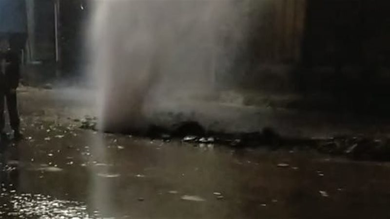 انفجار خط مياه رئيسية،