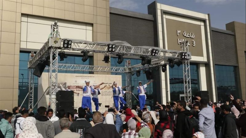 جانب من عروض فرقة