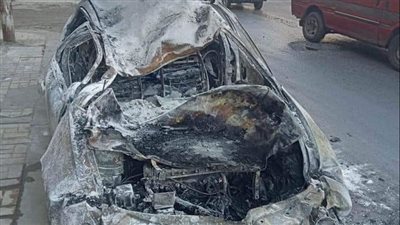 تفحم سيارة ومصرع قائدها بعد تصادمها بنصف نقل محملة جير حي بالعجمي |صور 