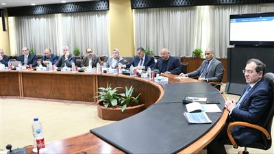 وزير البترول يتابع تنفيذ مشروعات التكرير والبتروكيماويات 