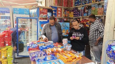  تحرير 38 محضرا وإعدام 40 كيلو أغذية فاسدة فى أسوان (صور)