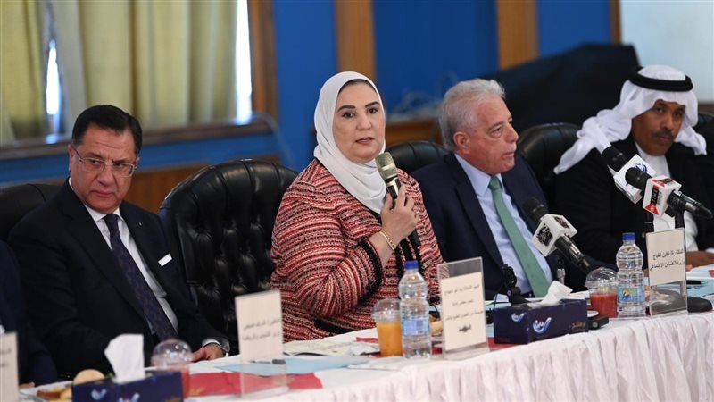 نيفين القياج وزيرة