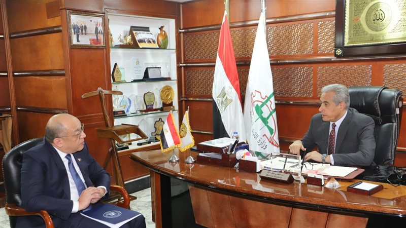حسن شحاتة وزير القوى