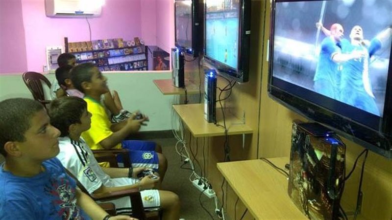 ما حكم فتح صالة بلاستيشن،