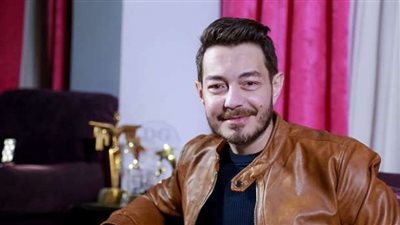 اليوم.. عرض الحلقة 5 من مسلسل ورا كل باب حكاية كدبة كبيرة