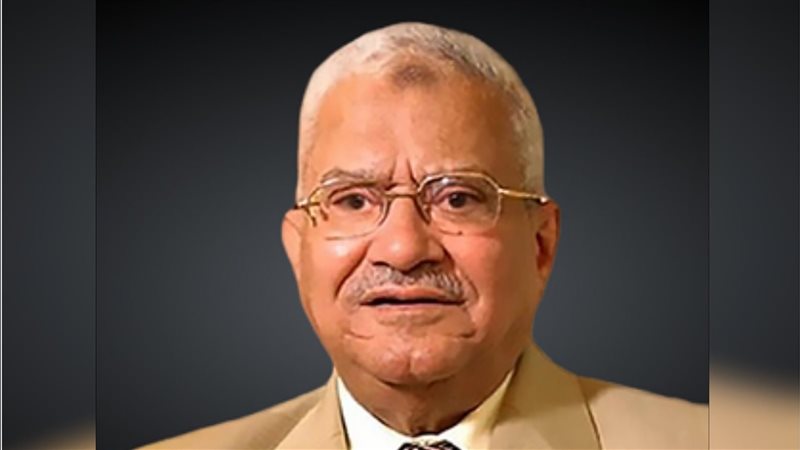الراحل محمود العربي