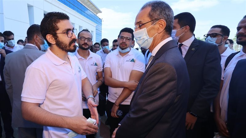 وزير الاتصالات يلتقى